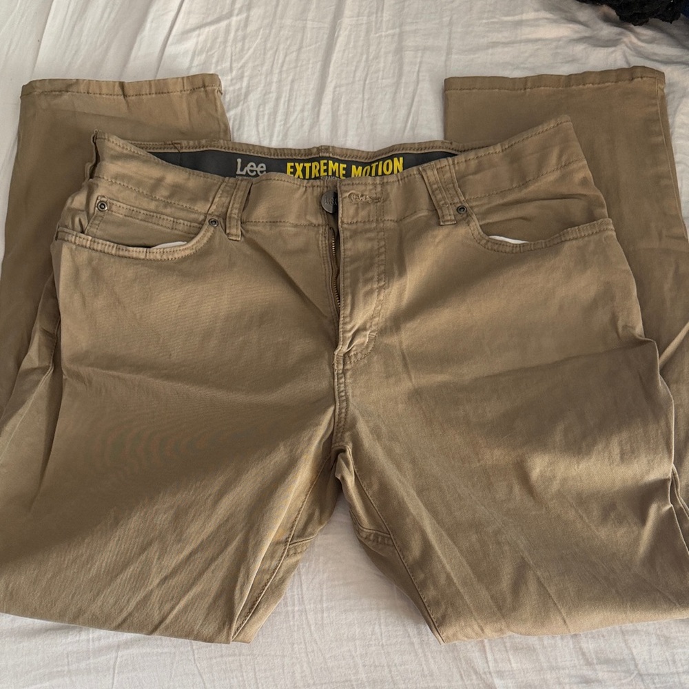 Lee Men's Tan Extreme Motion Chinos
